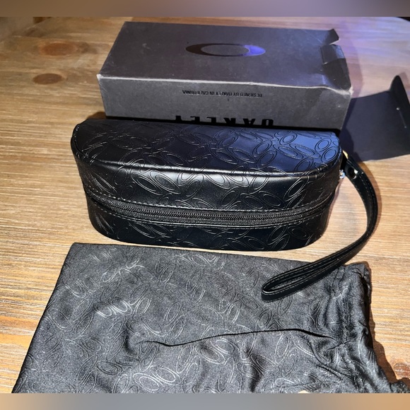 Oakley Accessories Oakley Soft Zipper Sunglass Glasses Case Poshmark